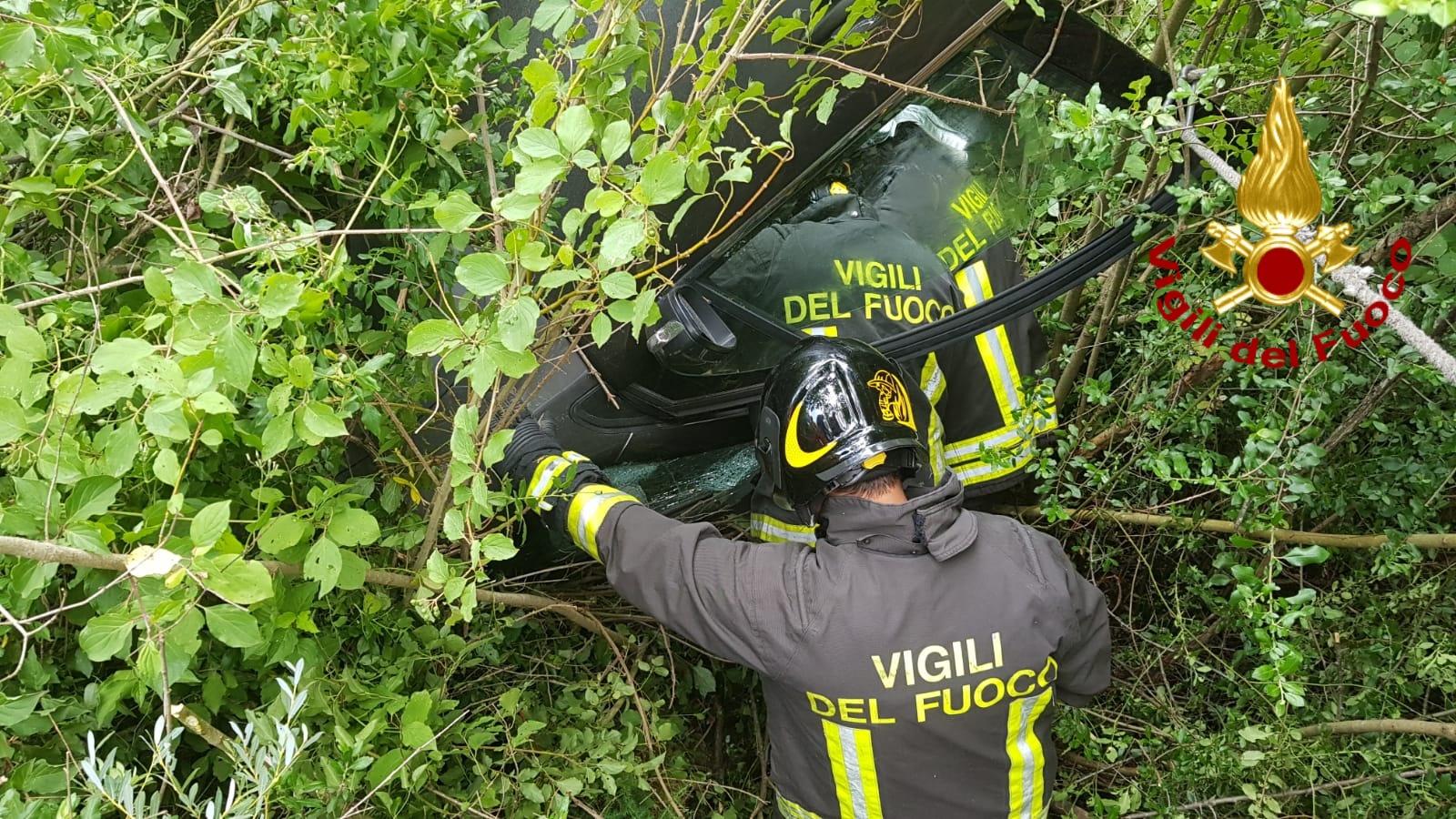 Guardia Dei Lombardi Resta Incastrato Nell Auto Dopo Incidente Liberato Dai Vdf Irpiniaoggi It